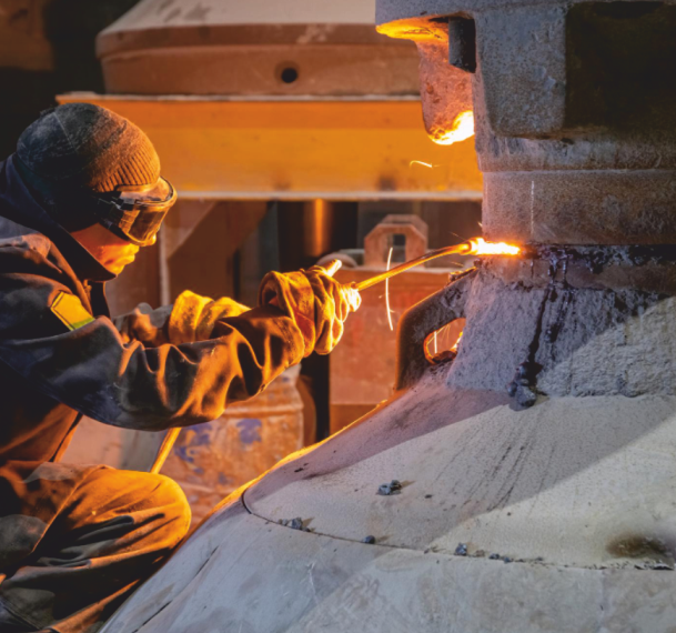 Thermlyte Monolithic manufacturing plant with engineers inspecting furnace lining